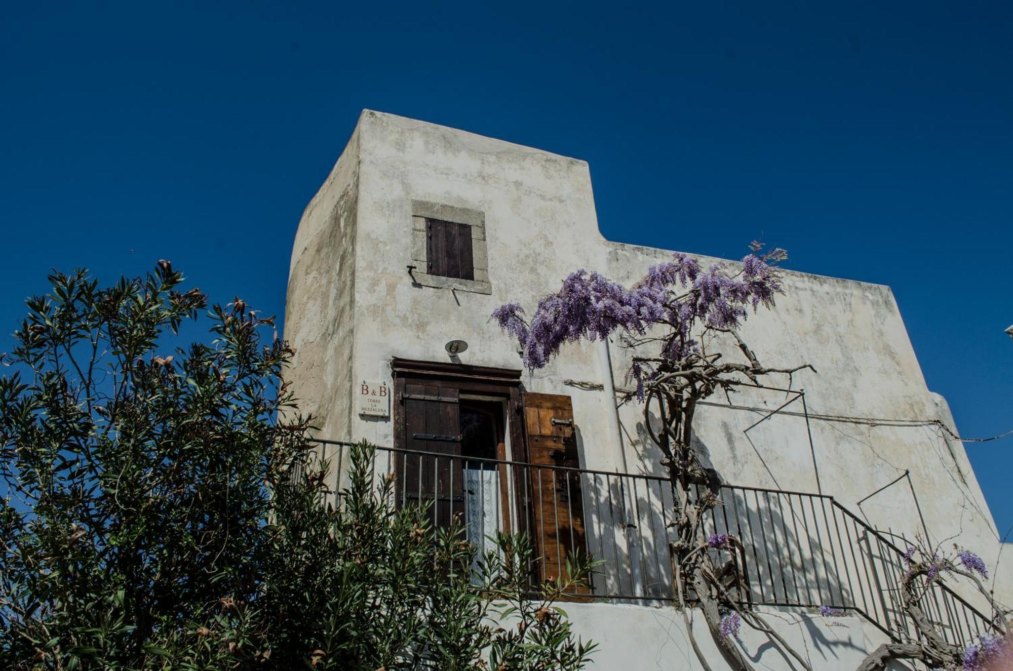 Bed and Breakfast Torre La Mezzaluna Вьесте Экстерьер фото